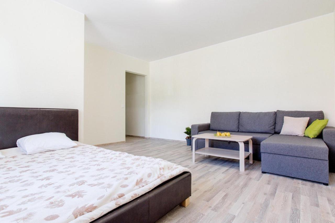 Sunny Apartment Near Bus Station Tallinn Exteriör bild